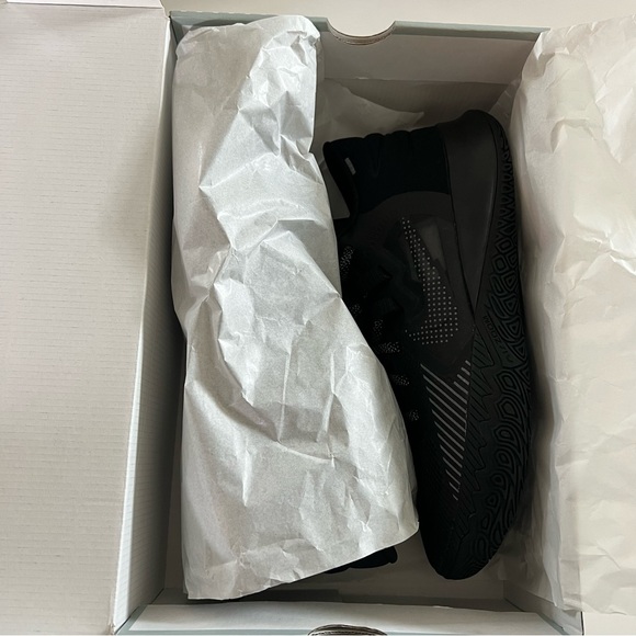 Nike Kyrie Flytrap 5 Basketball Shoe Black Cool Grey 
Men’s Size 11 NEW WITH BOX main image 7